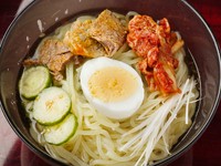 和牛からとっただしをベースにした、自家製スープが味の決め手！『やいち冷麺』