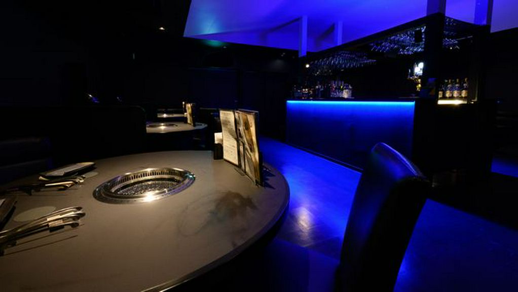 全席半円形ソファー席を完備。プライベートな空間を演出!!