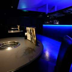 全席半円形ソファー席を完備。プライベートな空間を演出！！