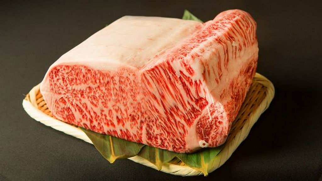 A5ランクのサーロインステーキ