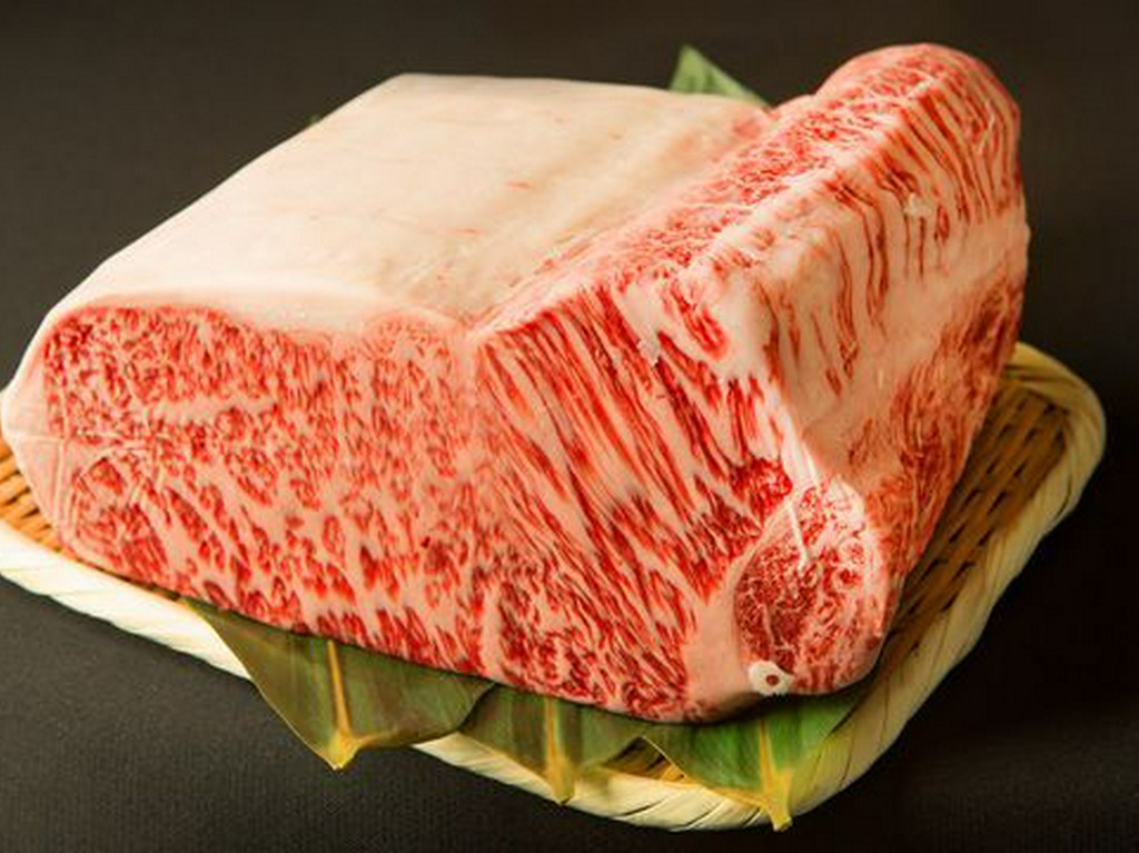 A5ランクのサーロインステーキ