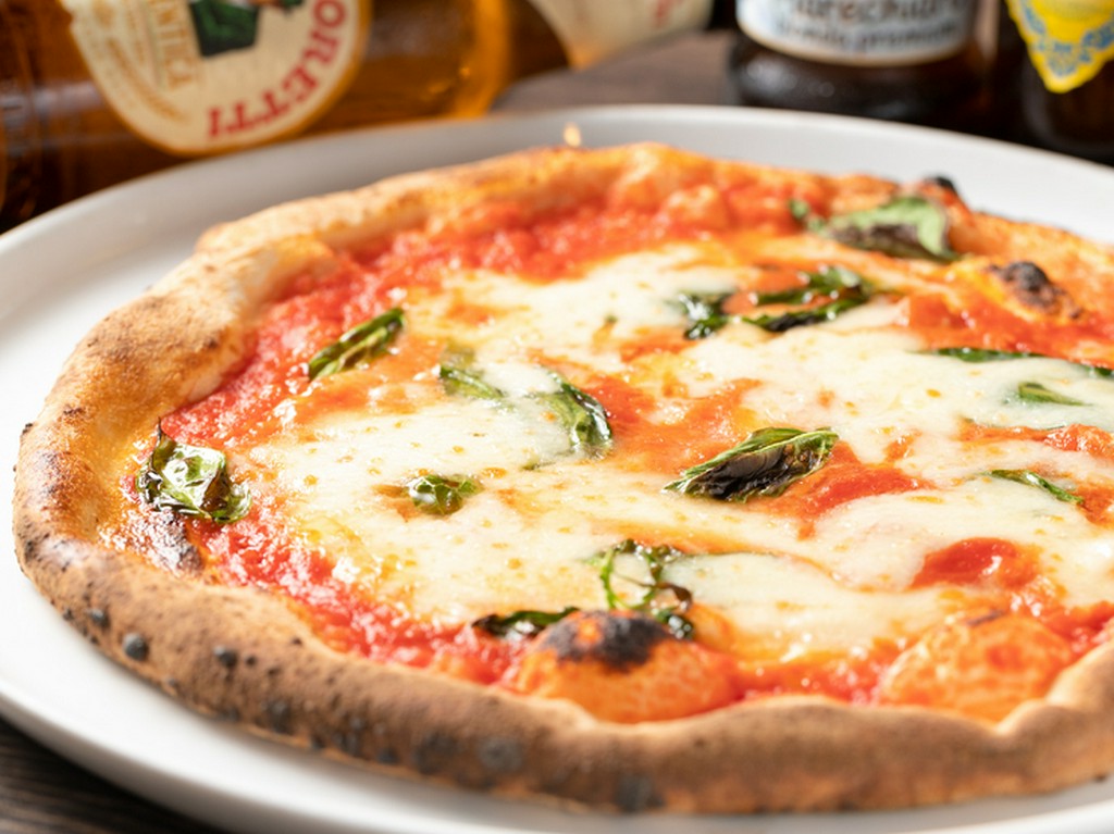 カリッ・モチッ・フワッ。本格ピザ釜で焼き上げる『マルゲリータ』