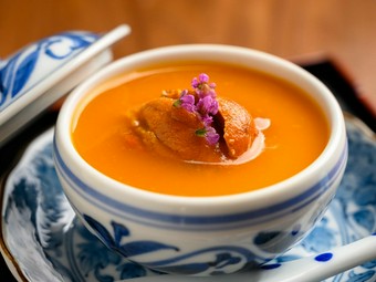 見た目も美しい『ウニの茶わん蒸し』