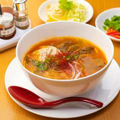 本場ベトナム人が選ぶNo.1メニュー　米粉の丸麺ブンを堪能できる『牛肉ピリ辛麺（ブンボーフェ）』