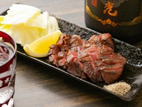 特製ブレンドのスパイス塩がおいしい！ やわらか食感の『厚切りタン』