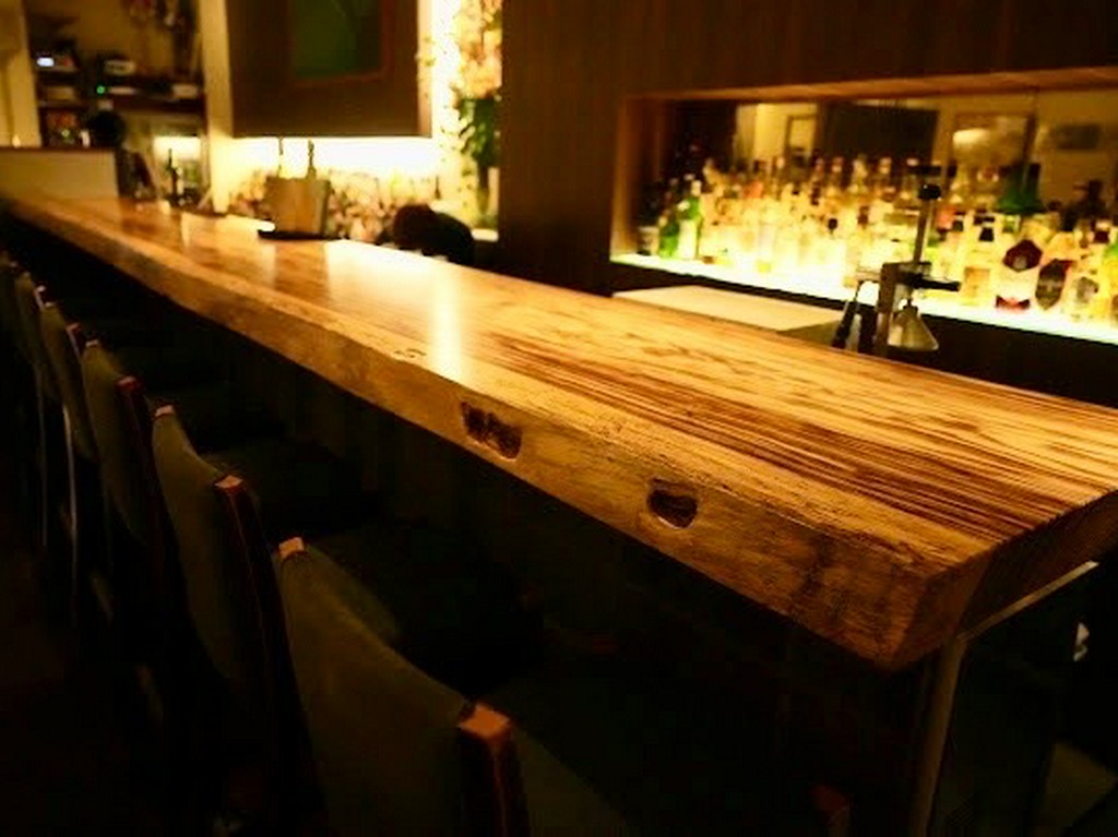 ムード満点のカウンター席