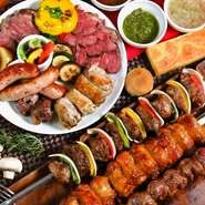 テーブルを囲み、みんなで好きなお肉を思う存分食べる食事は楽しい時間に。小学生、未就学児用の料金も設定されているので、大人から子供まで楽しめます。