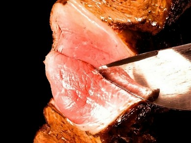 牛ももの豪快な肉塊。かみしめるほど癖になる『パチーニョ』