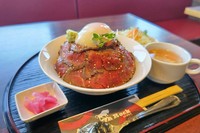 通常のローストビーフ丼ではもの足りない方のために1.5倍のローストビーフ丼。
ボリューム満点です。