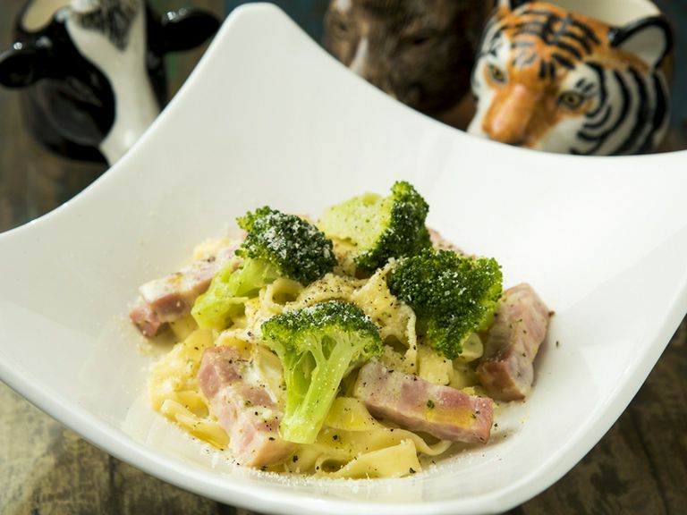 自家製ソースがおいしい、モチモチ生麺のパスタ