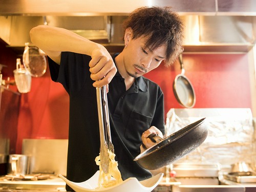 生麺にほどよく絡むパスタソースはすべて自家製