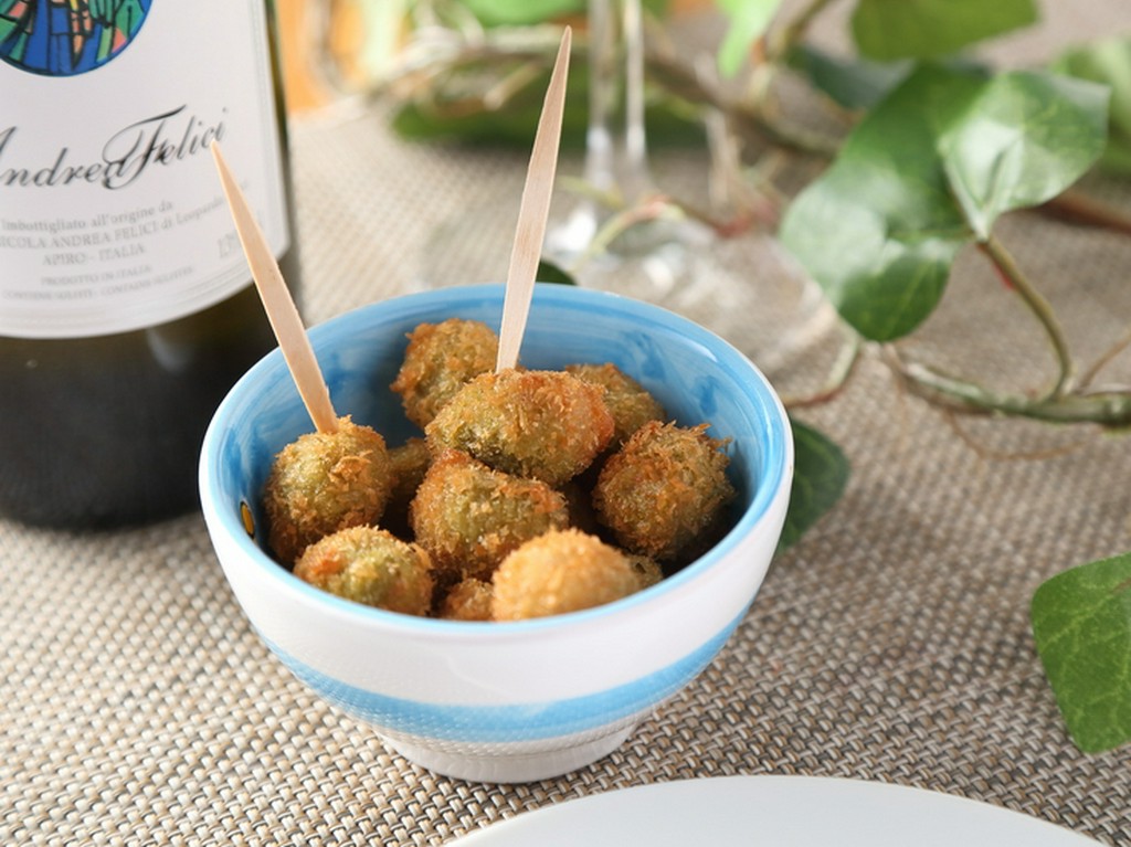 ワインと合わせていただきたい『オリーブの肉詰めフリット　アスコリ風』