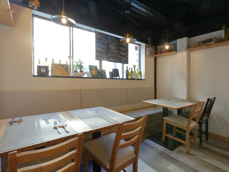 全部で16席。ちょっとしたパーティーなら、貸切がオススメ