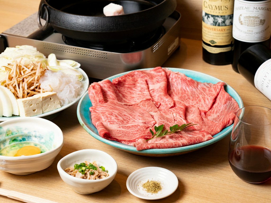 赤身と脂のバランスがいい肉を贅沢に『黒毛和牛すきやき』