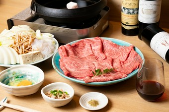 赤身と脂のバランスがいい肉を贅沢に『黒毛和牛すきやき』