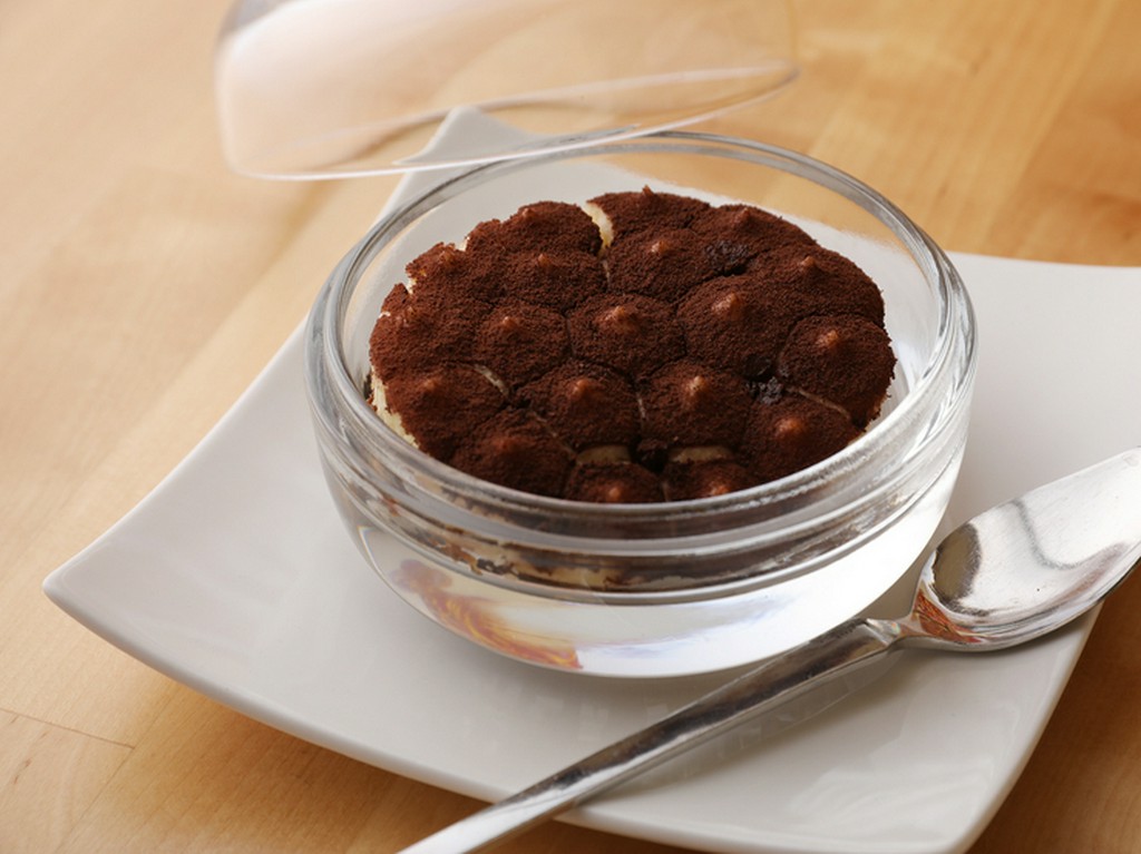 食後の至福のひとときに。満足サイズのココットで食べやすい『 ティラミス』