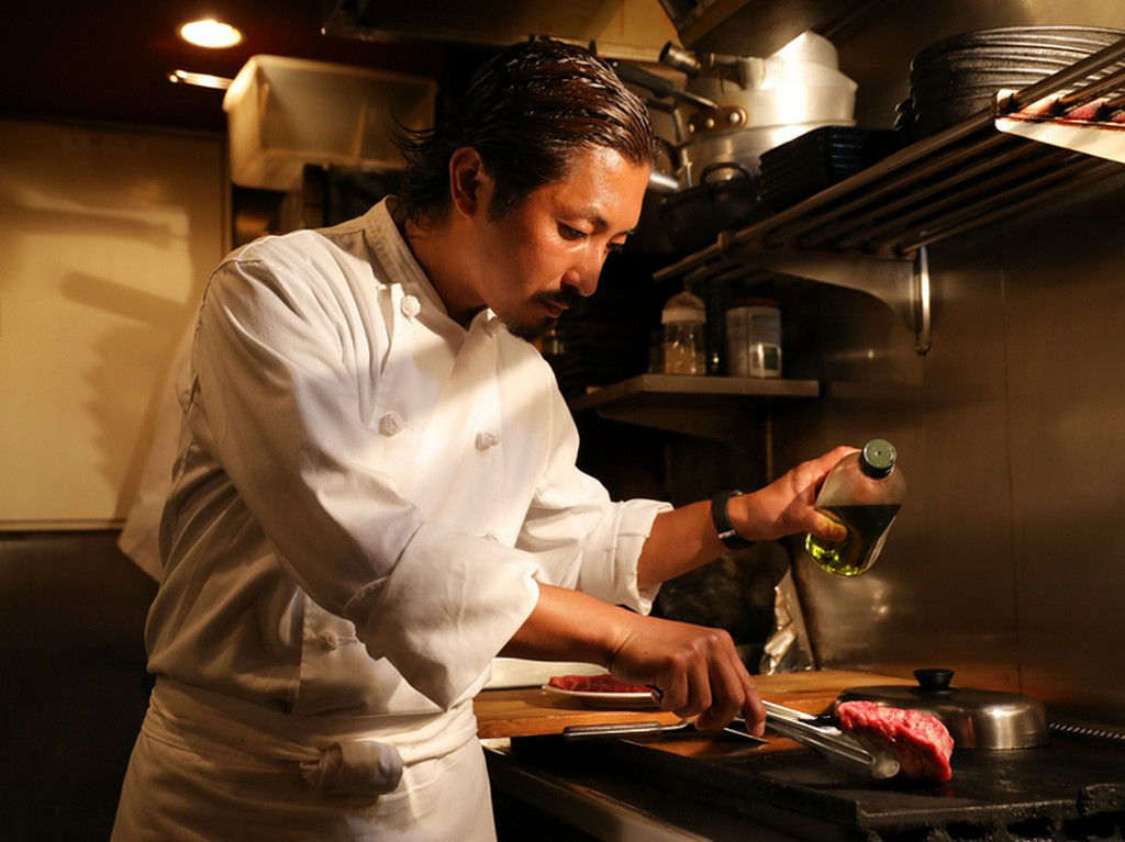 選びぬいた「薩摩黒牛」を、特製の鉄板で焼き上げる