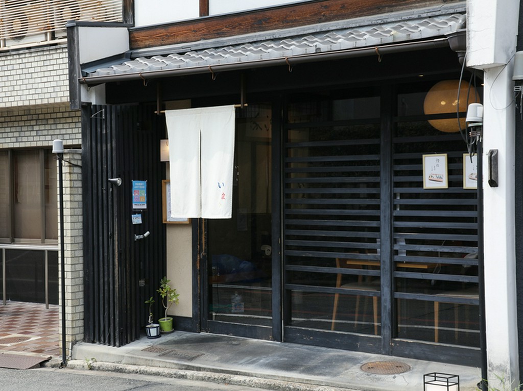 町家をリノベーション。古き良き京都が感じられる外観です