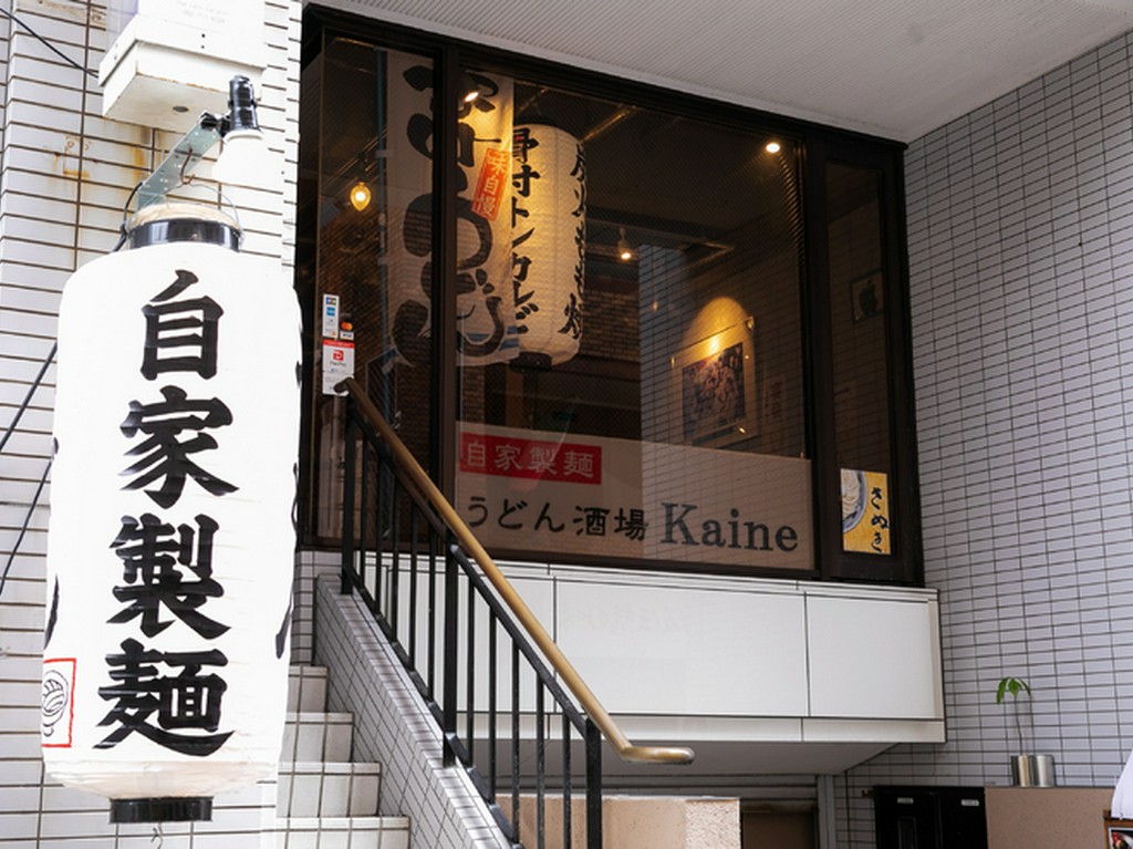 赤坂駅から徒歩5分、中央区役所近くのビル2階