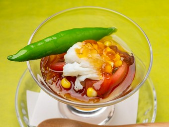 旬の食材を堪能できる『鱧と賀加茂野菜のコース』（季節限定）