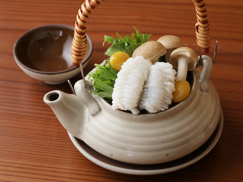 夏を感じる『ハモの土瓶蒸し』