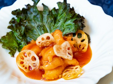 シンプルな味付けだけに店の味が冴える『海老チリ』