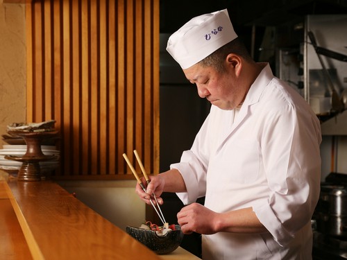 「温かいおもてなしを京都を感じるお料理と共に」と語る青谷氏
