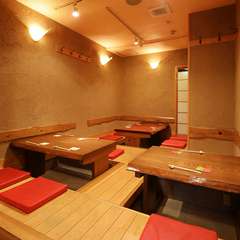 掘りごたつ席を貸し切りで。最大14名まで宴会が可能