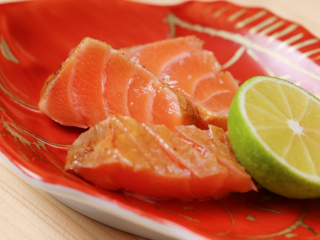 煙さえも最高のご馳走『おまかせ料理より一品　藁焼き』