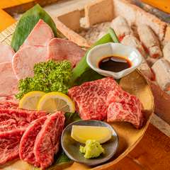 厳選した肉の部位を日替わりで味わう『店主のオススメ3種盛』