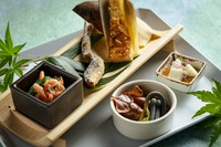 季節の食材をつかった八寸の盛り合わせはお酒が進む一品です。