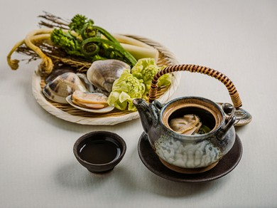 春の山菜の土瓶蒸し