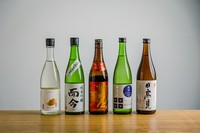 季節のコースの一皿一皿に合わせて5~8種類の日本酒を味わえるプランです。お料理と日本酒のマリアージュをお楽しみ下さい。