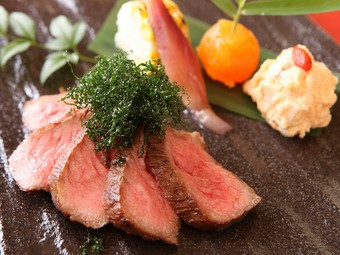 希少な平井牛のA5ランクをじっくり焼き上げ、その旨味を凝縮! 『京丹波産平井牛A-5ランクの炙り焼き』