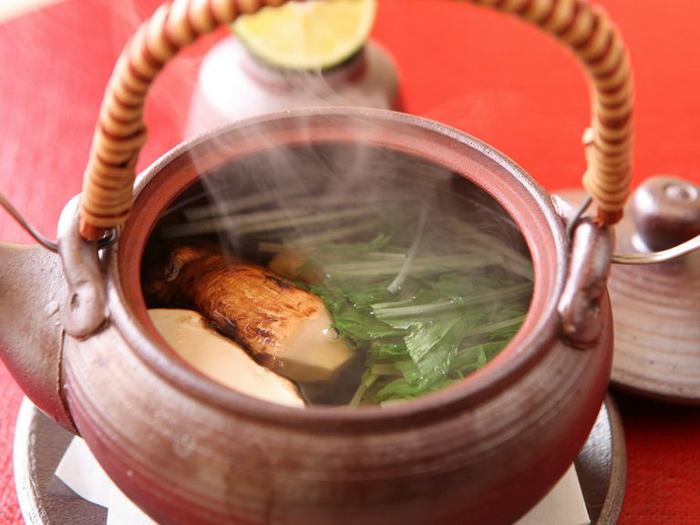 厳選素材で、手間暇をかけて引く一番出汁と松茸が奏でる、香りと旨味の極上ハーモニー『松茸の土瓶蒸し』