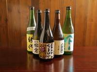 北海道ではなかなか出合えない秋田の地酒や焼酎が豊富に。季節限定酒やグラスで飲めるものも