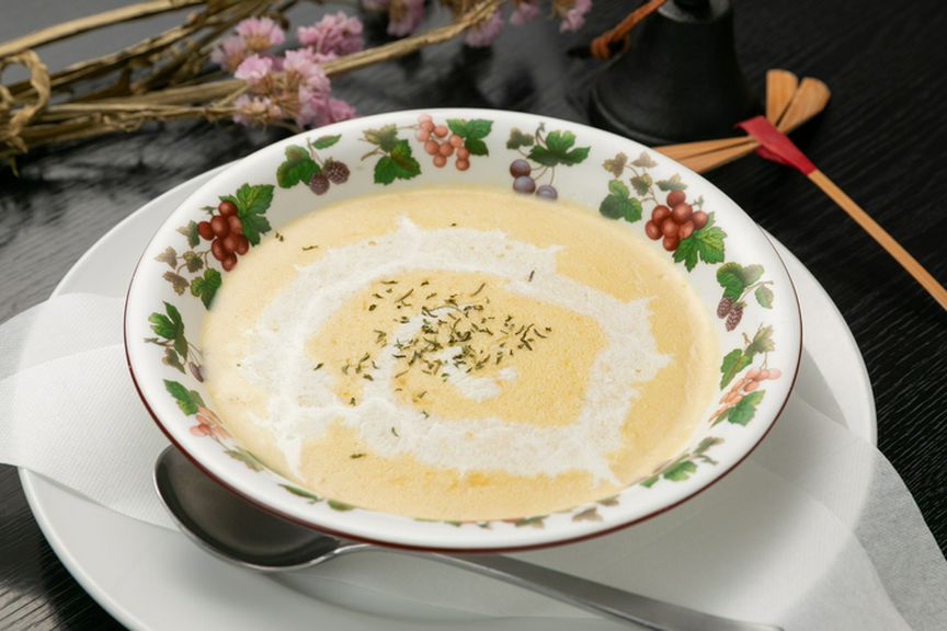 コーンが濃厚!自家製ホワイトソースの実力が存分に発揮された『コーンクリームスープ』