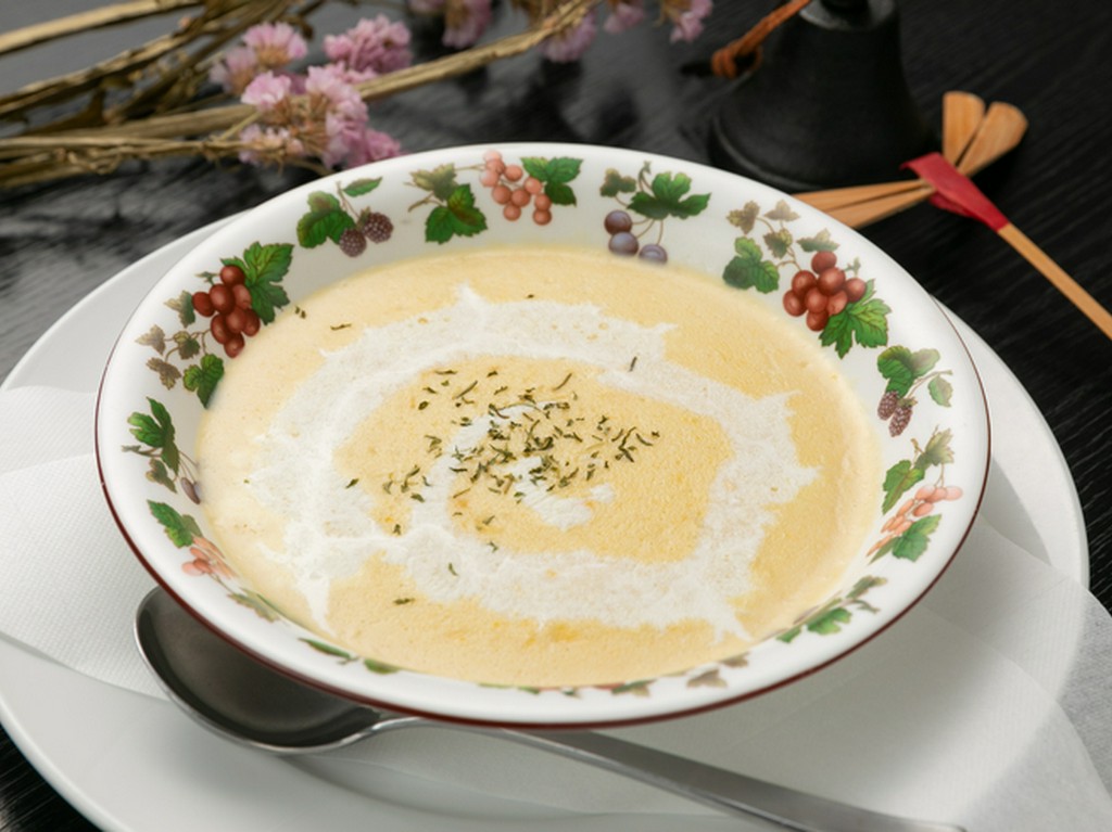 コーンが濃厚！自家製ホワイトソースの実力が存分に発揮された『コーンクリームスープ』