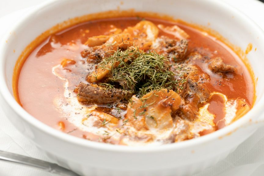 自家製のトマトソースとミートソースの合わせ技!『牛肉とマッシュルームのデミグラ風』