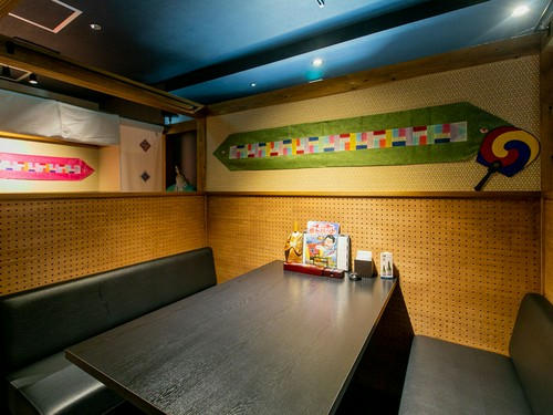 オシャレなカフェのようなすっきりした店内