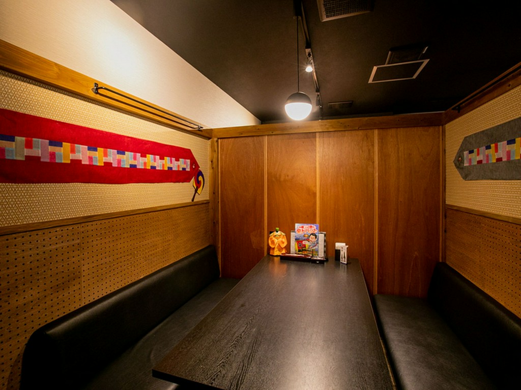 6人ゆったり座れるテーブル席