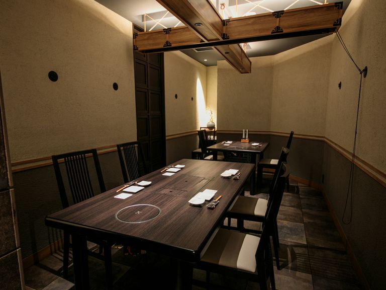 一人当たりの間隔が広く、開放感のある中出ゆったりくつろげる