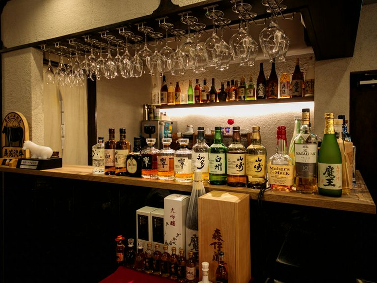 ワインはもちろん、ウィスキーや焼酎など、多彩な取り揃え