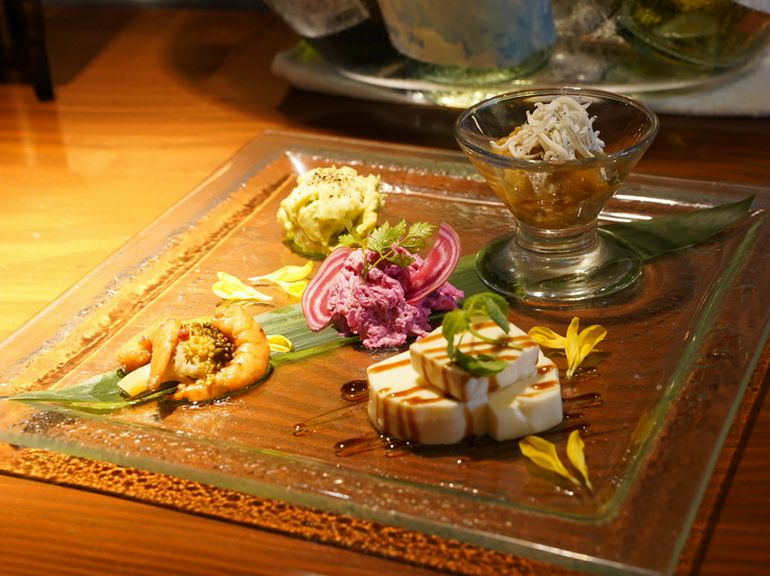 メイン料理が始まる前のプロローグにぴったり『漣特製 前菜5種盛り合せ』