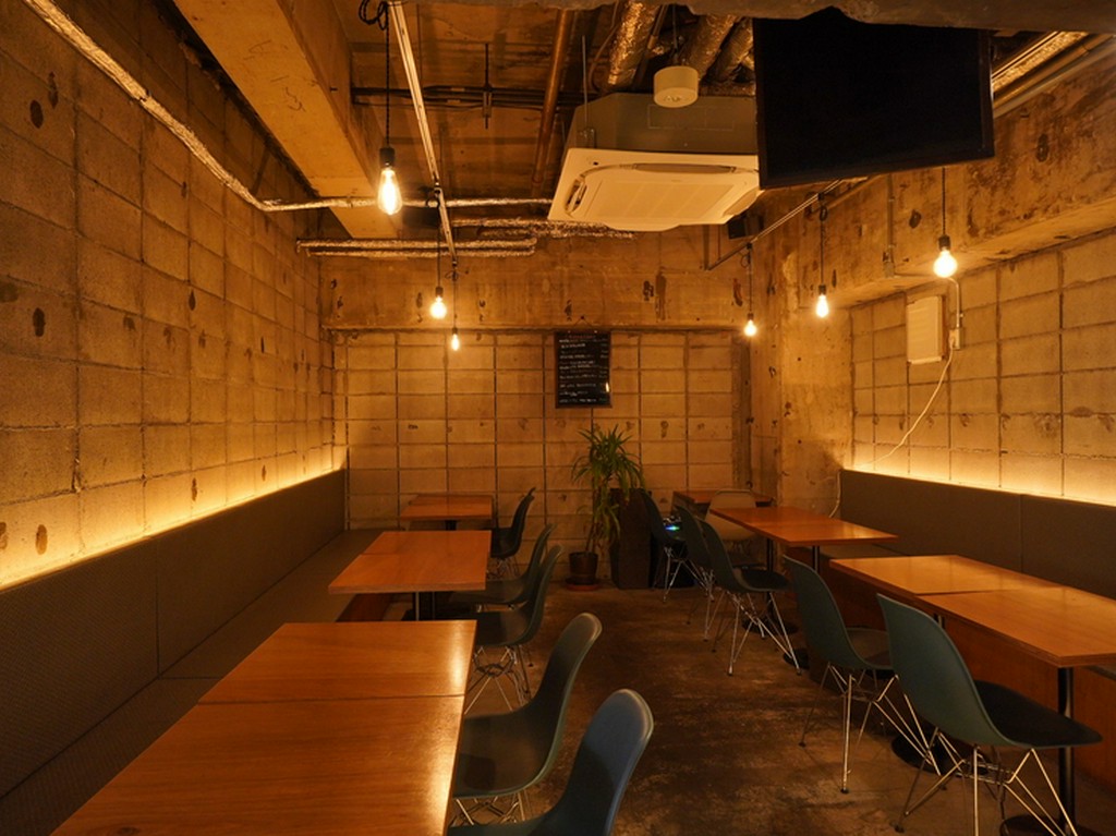 オシャレで落ち着きのある店内