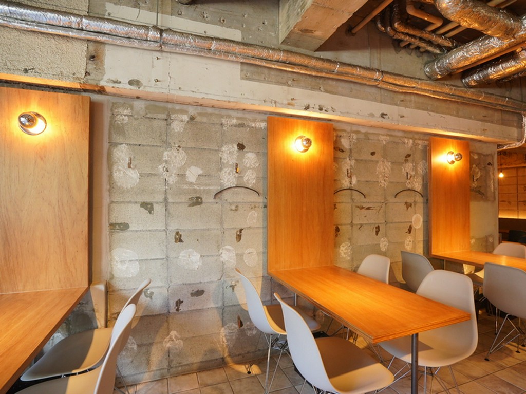 女子会にもデートにもぴったりのテーブル席