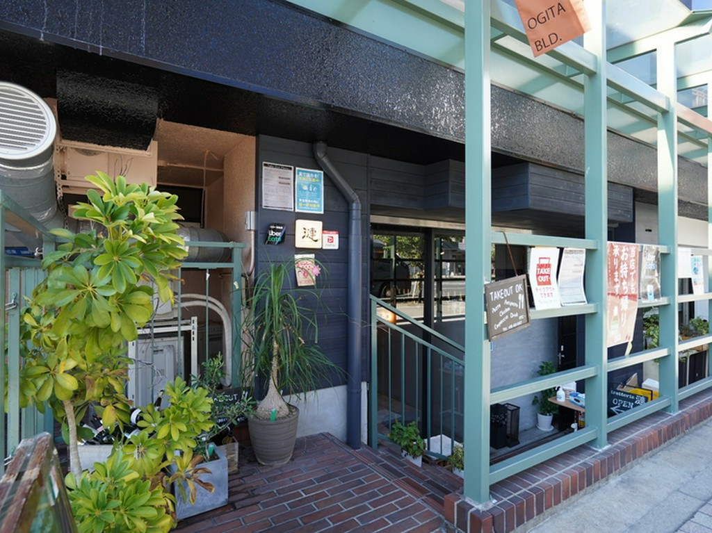 階段降りてスグ