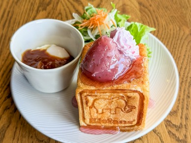 【3月平日限定モーニング】　さくら食パン（1日10食限定）