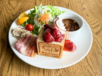 いちごジャム食パン