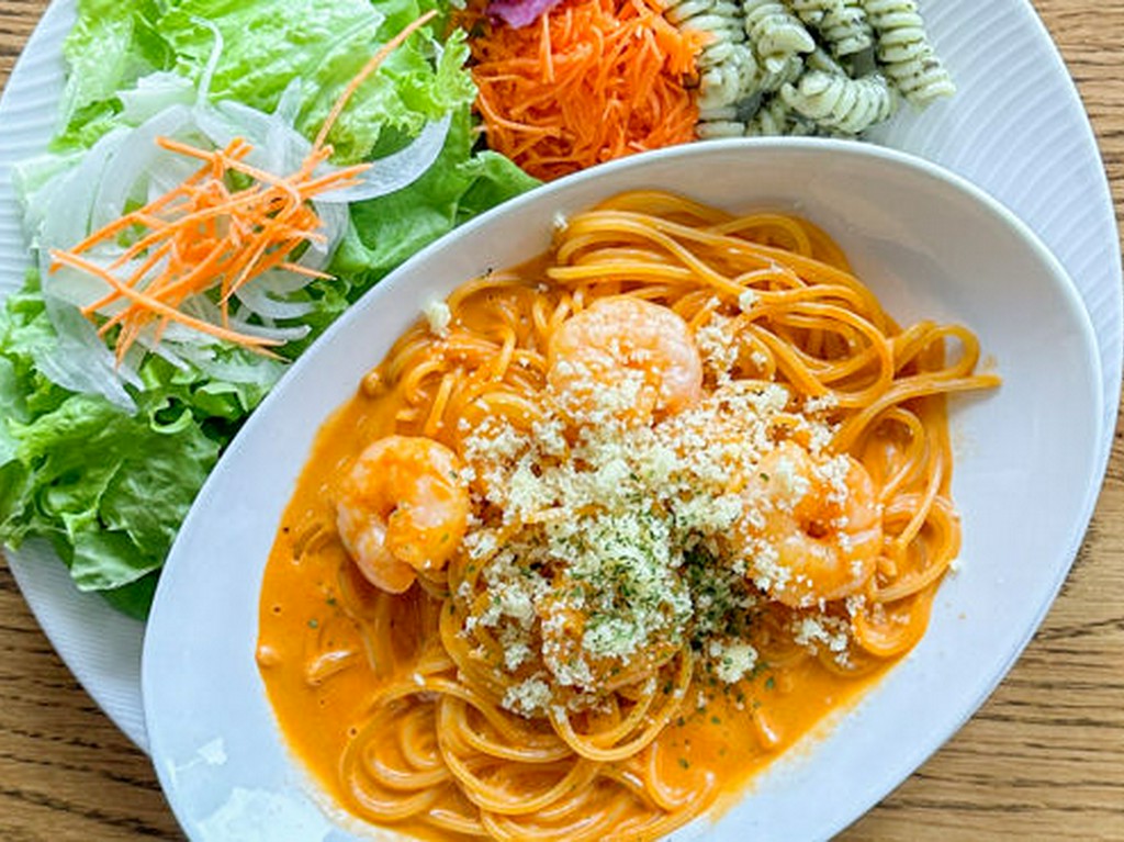 エビトマトクリームパスタ